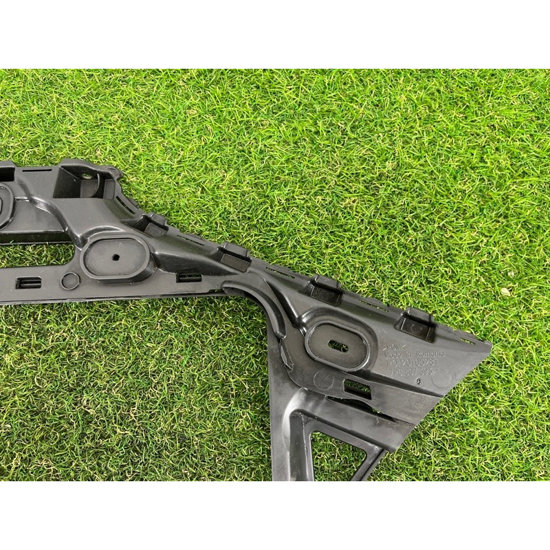 Кріплення бампера (кузов і елементи) Volkswagen Touareg II NF 2013 3.0 7P6807375B