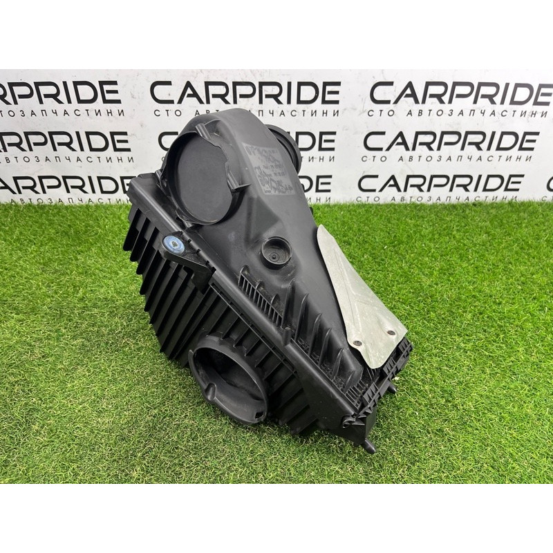 Корпус воздушного фильтра (впускная система) Volkswagen Touareg NF 2012 3.6 7P6129607Q