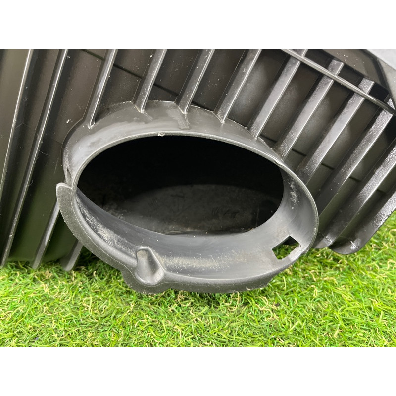 Корпус воздушного фильтра (впускная система) Volkswagen Touareg NF 2012 3.6 7P6129607Q