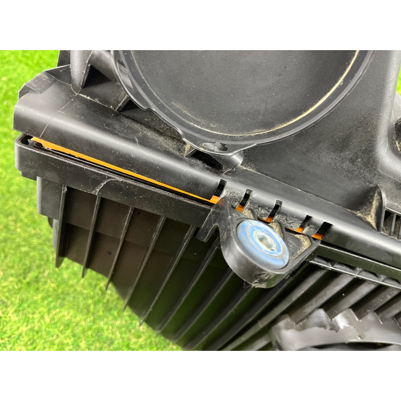 Корпус воздушного фильтра (впускная система) Volkswagen Touareg NF 2012 3.6 7P6129607Q