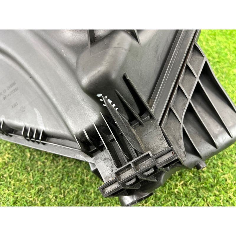 Корпус воздушного фильтра (впускная система) BMW X3 F25 2012 3.0 13717601871