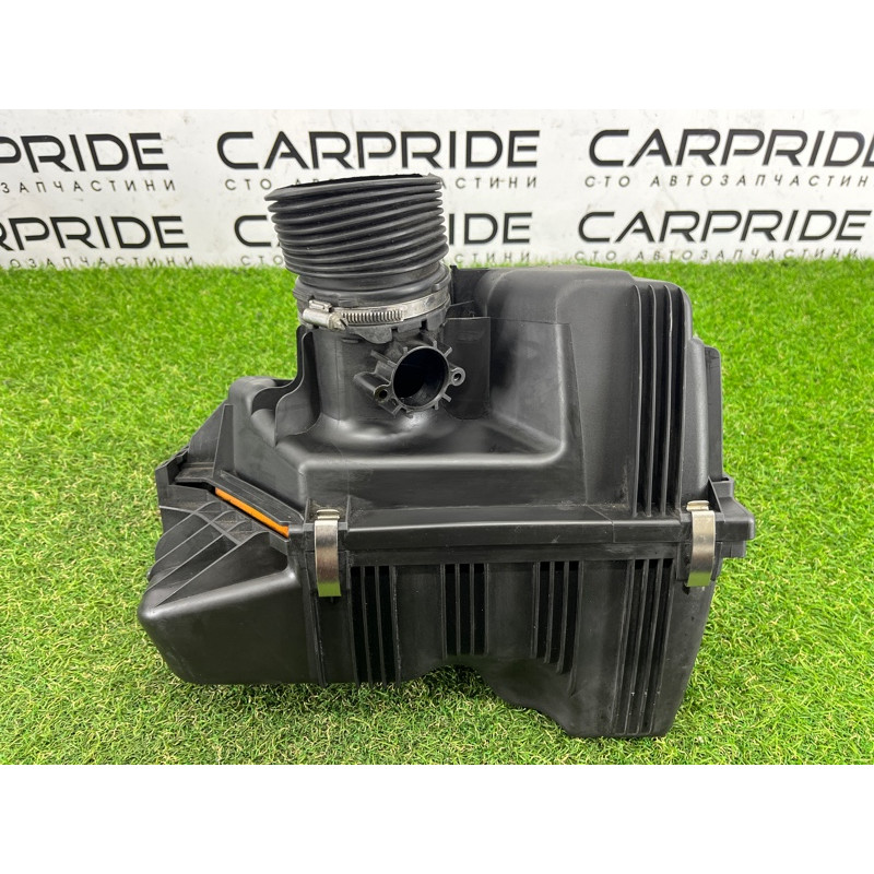 Корпус воздушного фильтра (впускная система) BMW X3 F25 2012 3.0 13717601871