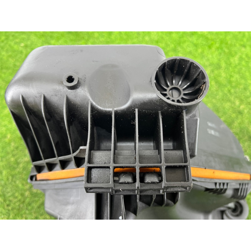 Корпус воздушного фильтра (впускная система) BMW X3 F25 2012 3.0 13717601871