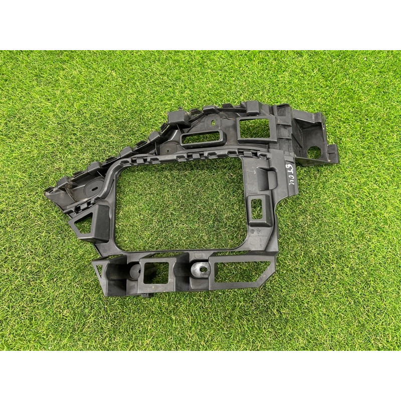 Кріплення бампера (кузов і елементи) Volkswagen Touareg NF 2012 3.0 7P6807375B