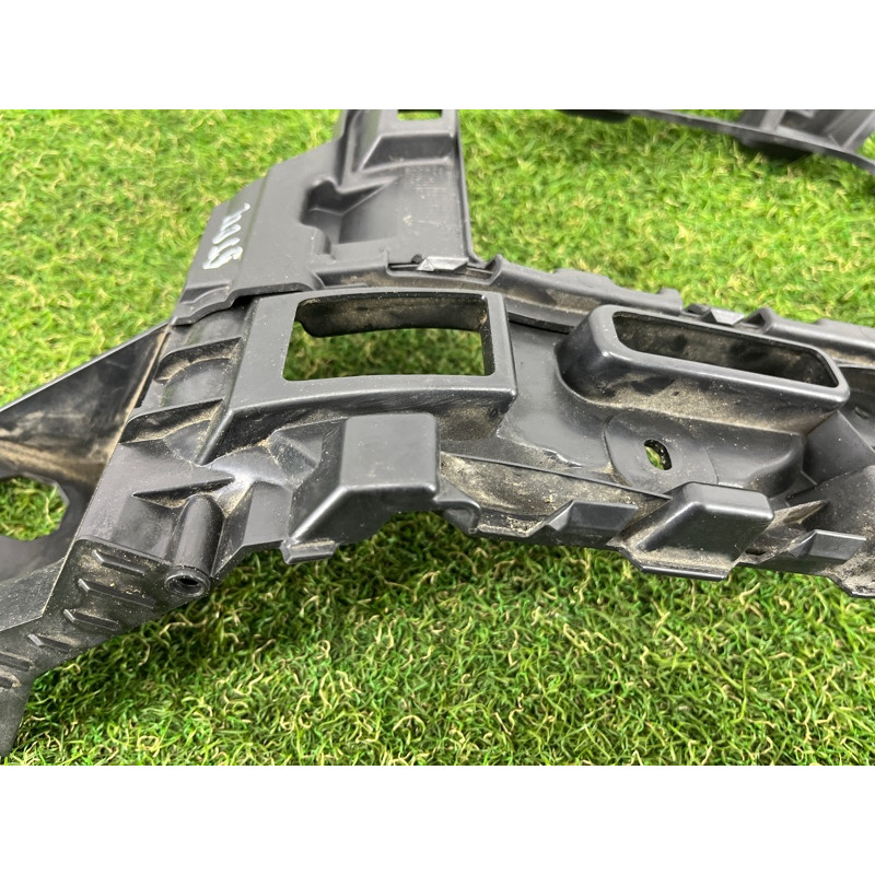 Кріплення бампера (кузов і елементи) Volkswagen Touareg NF 2012 3.0 7P6807375B