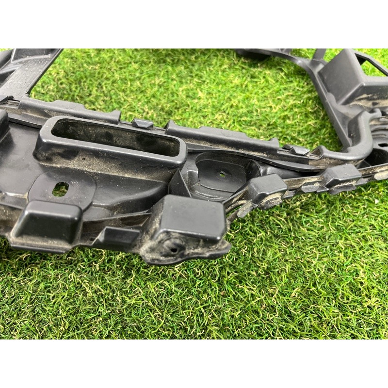 Кріплення бампера (кузов і елементи) Volkswagen Touareg NF 2012 3.0 7P6807375B