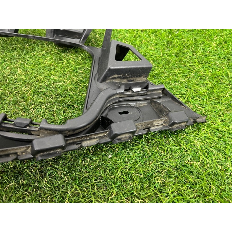 Кріплення бампера (кузов і елементи) Volkswagen Touareg NF 2012 3.0 7P6807375B