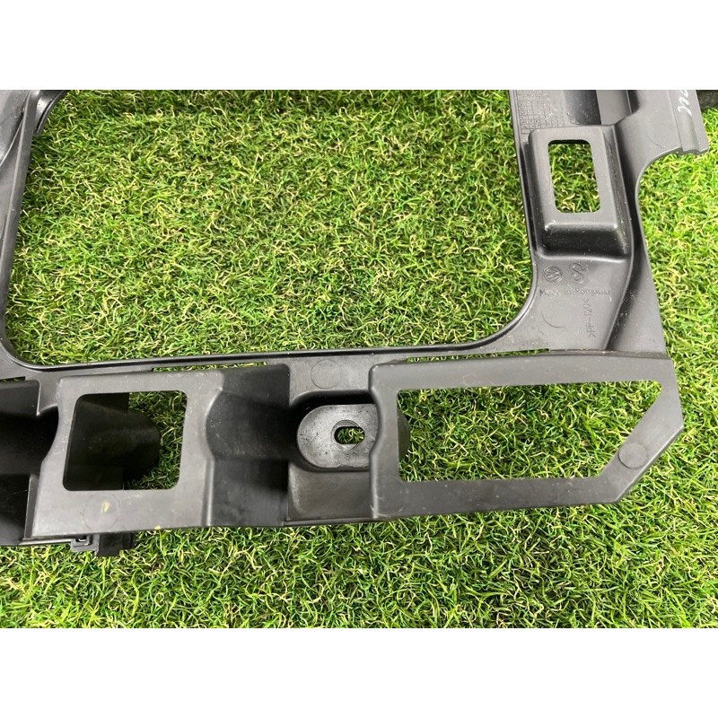 Кріплення бампера (кузов і елементи) Volkswagen Touareg NF 2012 3.0 7P6807375B