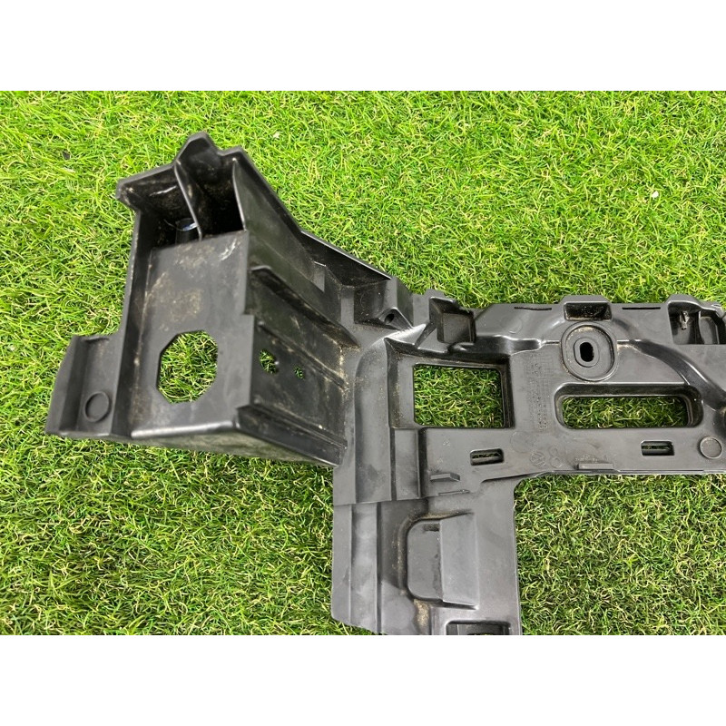 Кріплення бампера (кузов і елементи) Volkswagen Touareg NF 2012 3.0 7P6807375B