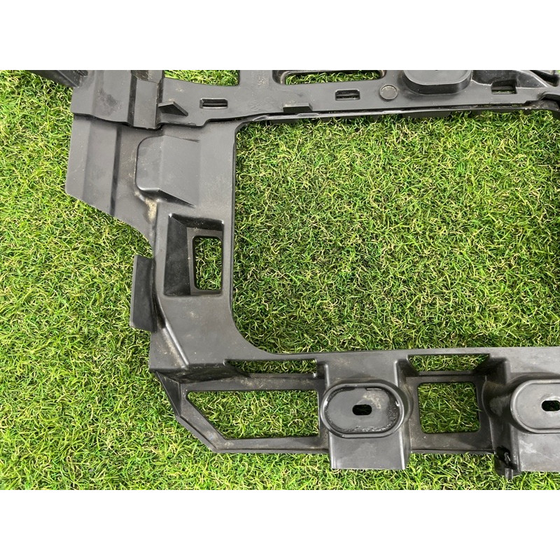 Кріплення бампера (кузов і елементи) Volkswagen Touareg NF 2012 3.0 7P6807375B