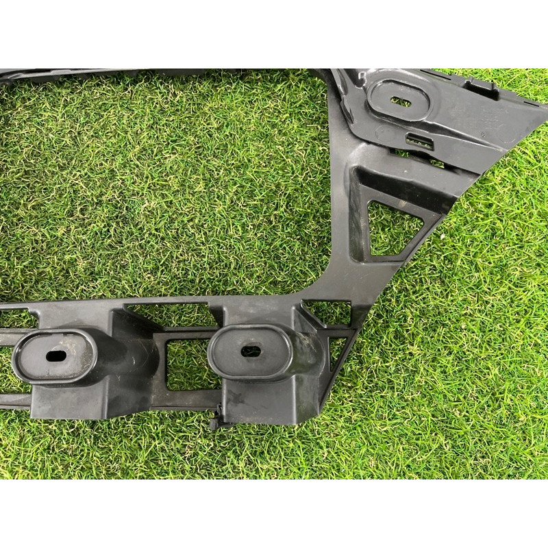 Кріплення бампера (кузов і елементи) Volkswagen Touareg NF 2012 3.0 7P6807375B