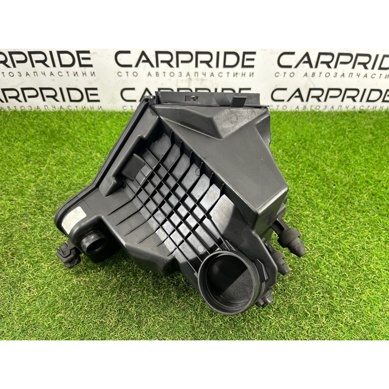 Корпус воздушного фильтра (впускная система) AUDI Q5 8R 2012 3.2 CALB 8K0133837E