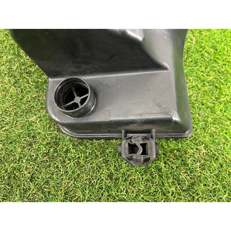 Корпус воздушного фильтра (впускная система) AUDI Q5 8R 2012 3.2 CALB 8K0133837E