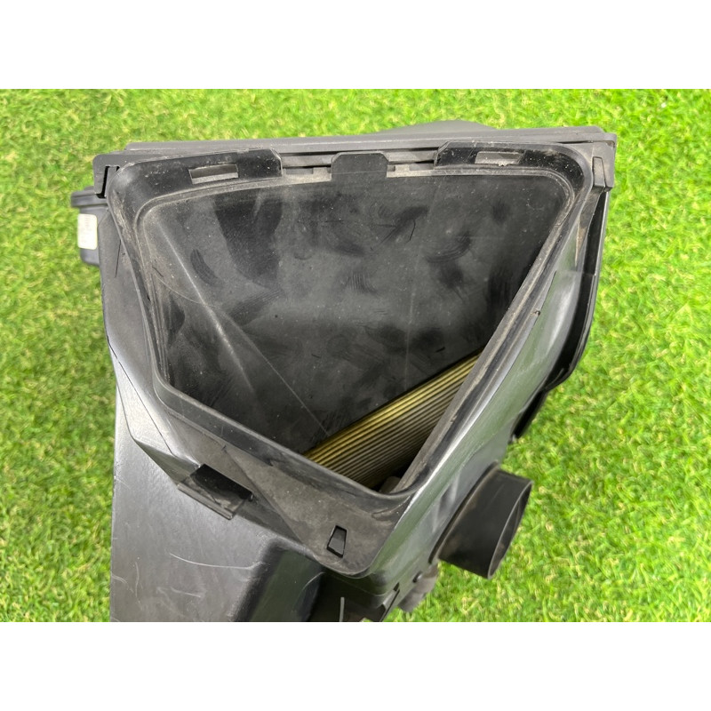 Корпус воздушного фильтра (впускная система) AUDI Q5 8R 2012 3.2 CALB 8K0133837E