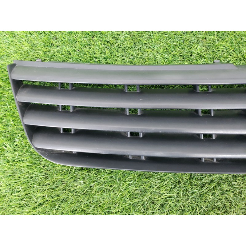 Решетка радиатора (наружные элементы кузова) Volkswagen Passat B5 2000 2.5