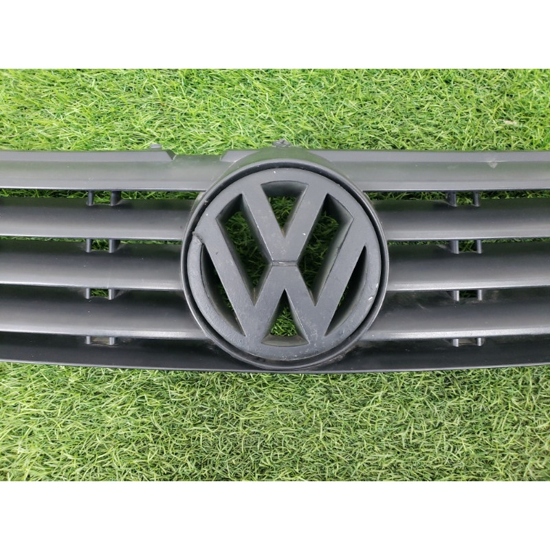 Решетка радиатора (наружные элементы кузова) Volkswagen Passat B5 2000 2.5