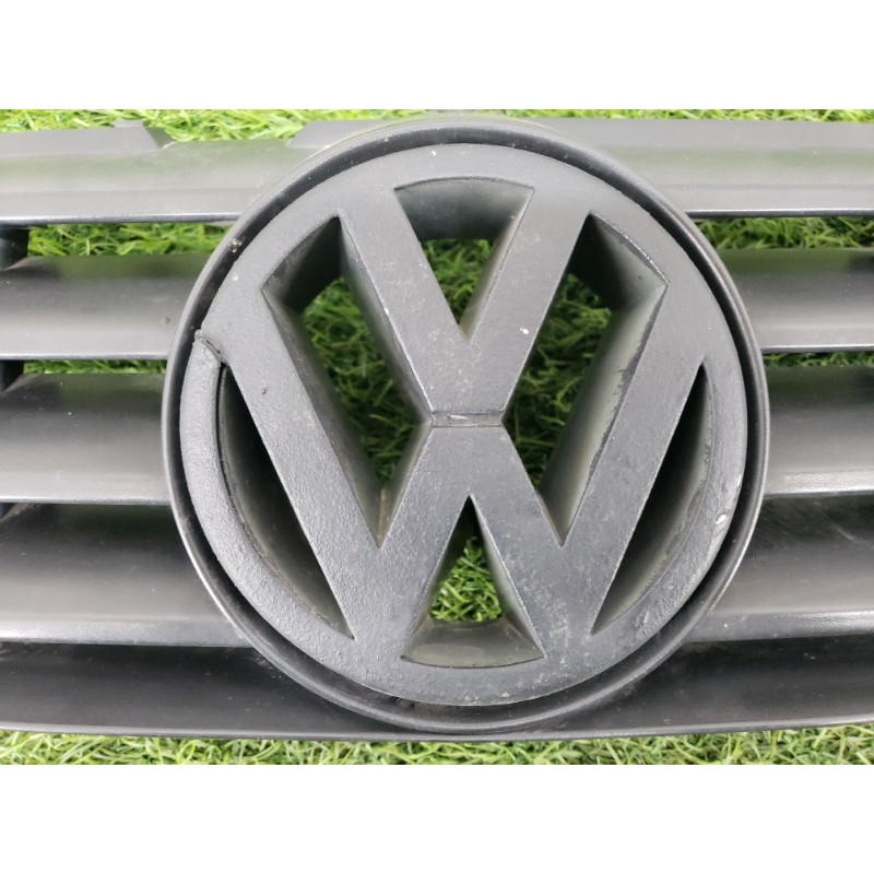 Решетка радиатора (наружные элементы кузова) Volkswagen Passat B5 2000 2.5