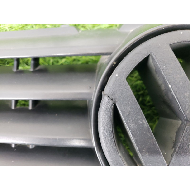 Решетка радиатора (наружные элементы кузова) Volkswagen Passat B5 2000 2.5