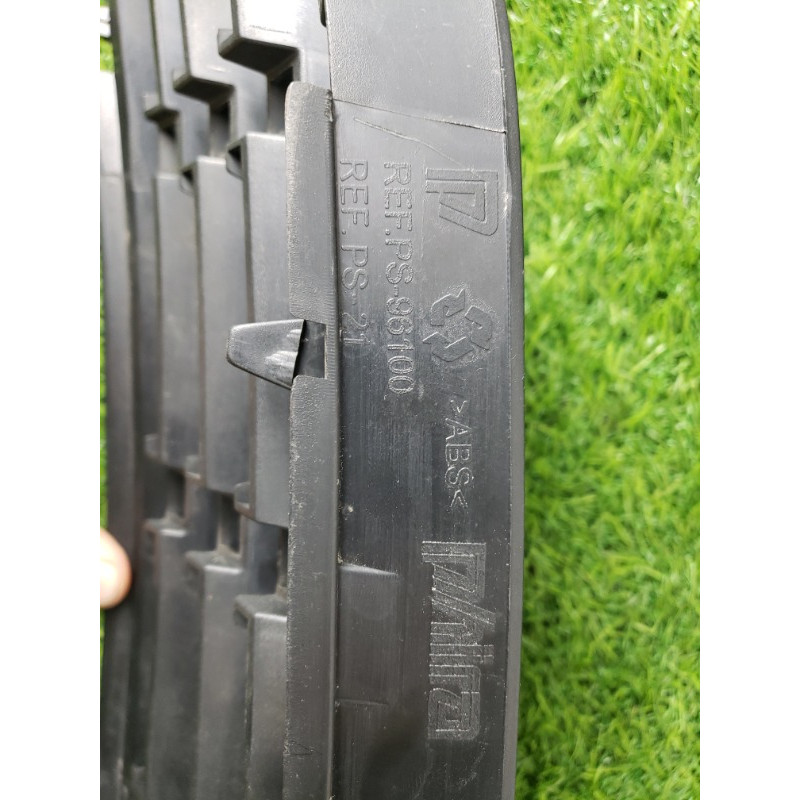 Решетка радиатора (наружные элементы кузова) Volkswagen Passat B5 2000 2.5