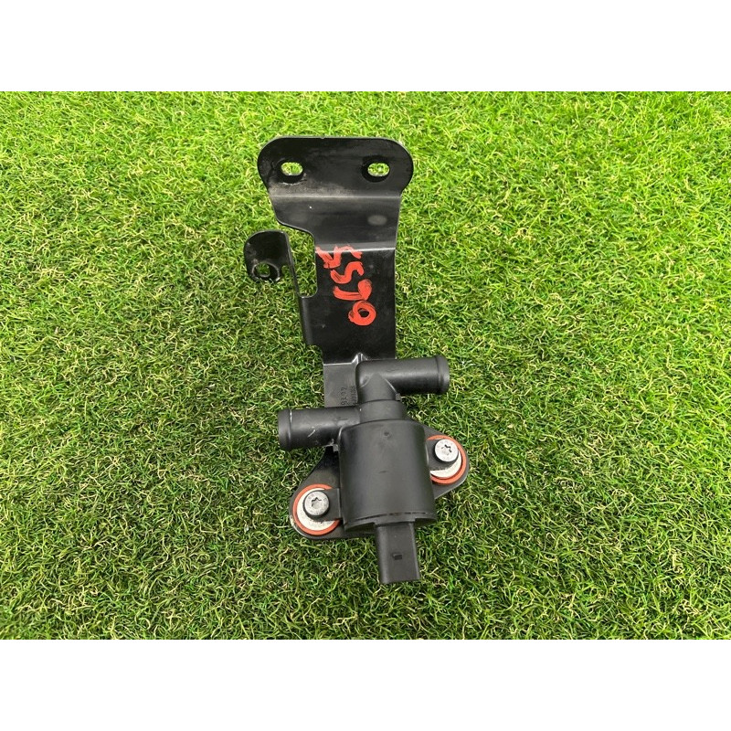 Клапан системы охлаждения (электрика / кнопки) AUDI A4 B9 2017 2.0 4H0121671G