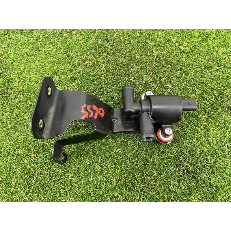 Клапан системы охлаждения (электрика / кнопки) AUDI A4 B9 2017 2.0 4H0121671G