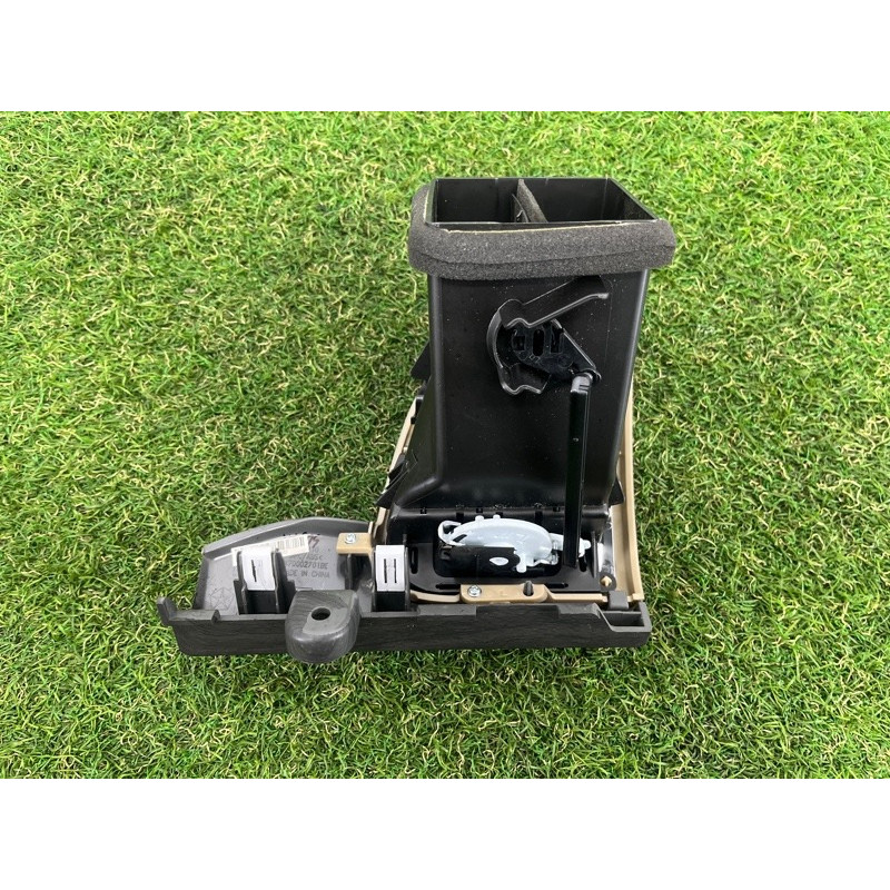 Дефлектор воздуховода (салон) Jeep Grand Cherokee WK2 2017 3.6 1UE23LS5AB