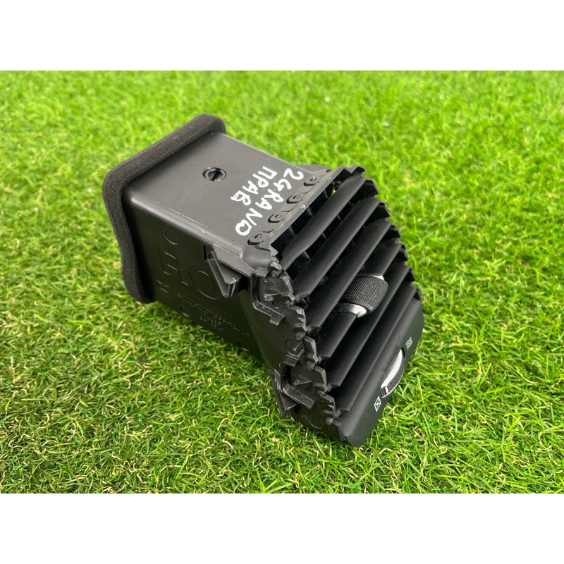 Дефлектор воздуховода (салон) Jeep Grand Cherokee WK2 2016 3.6 1UE22LS5AB