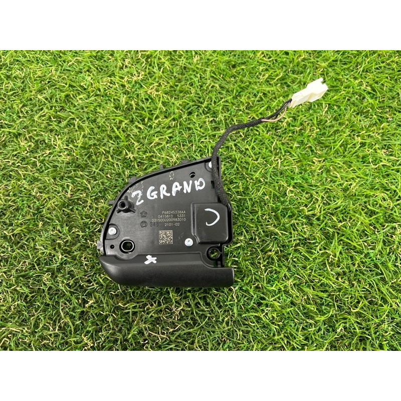 Кнопки руля (электрика / кнопки) Jeep Grand Cherokee WK2 2016 3.6 68245338AA