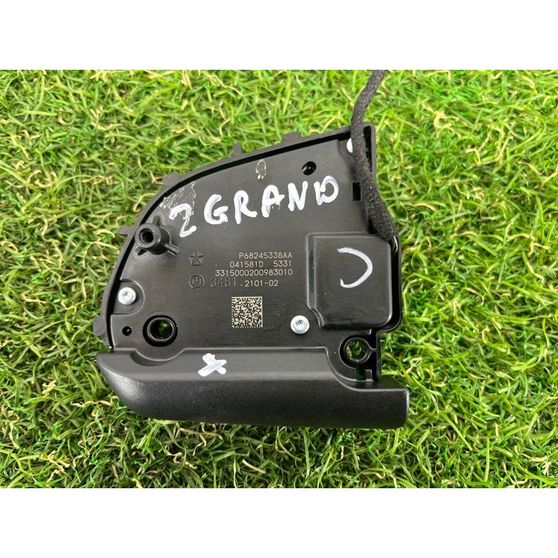 Кнопки руля (электрика / кнопки) Jeep Grand Cherokee WK2 2016 3.6 68245338AA