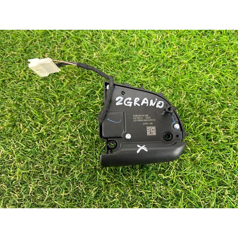 Кнопки руля (электрика / кнопки) Jeep Grand Cherokee WK2 2016 3.6 68245341AB