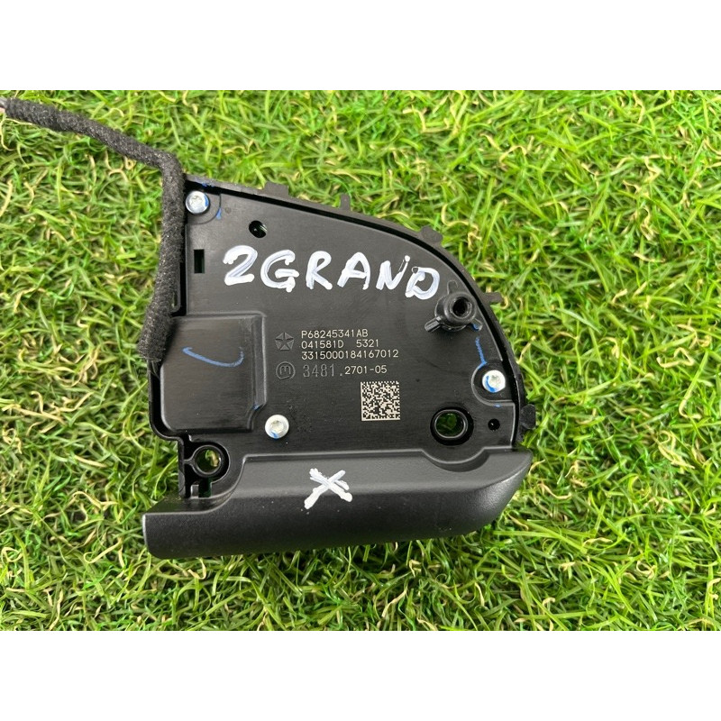 Кнопки руля (электрика / кнопки) Jeep Grand Cherokee WK2 2016 3.6 68245341AB