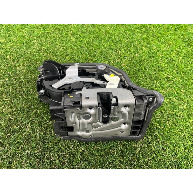 Замок двери (кузов и элементы) BMW 5-series G30 2017 2.0 B46B20 51217477688