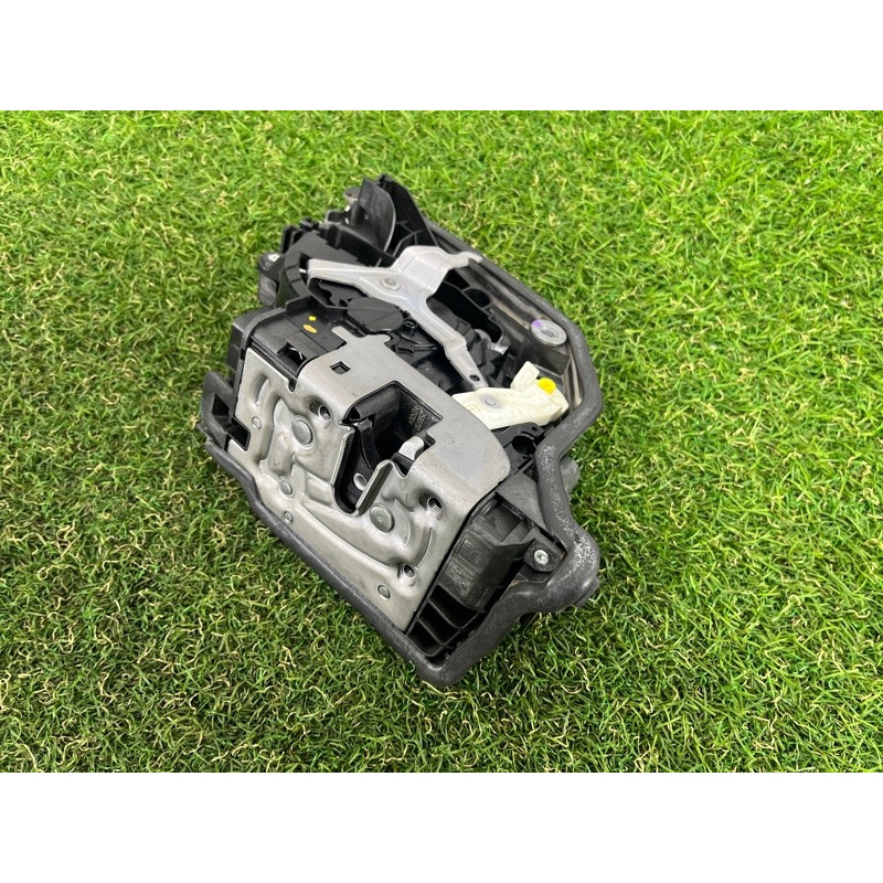 Замок двери (кузов и элементы) BMW 5-series G30 2017 2.0 B46B20 51217477688