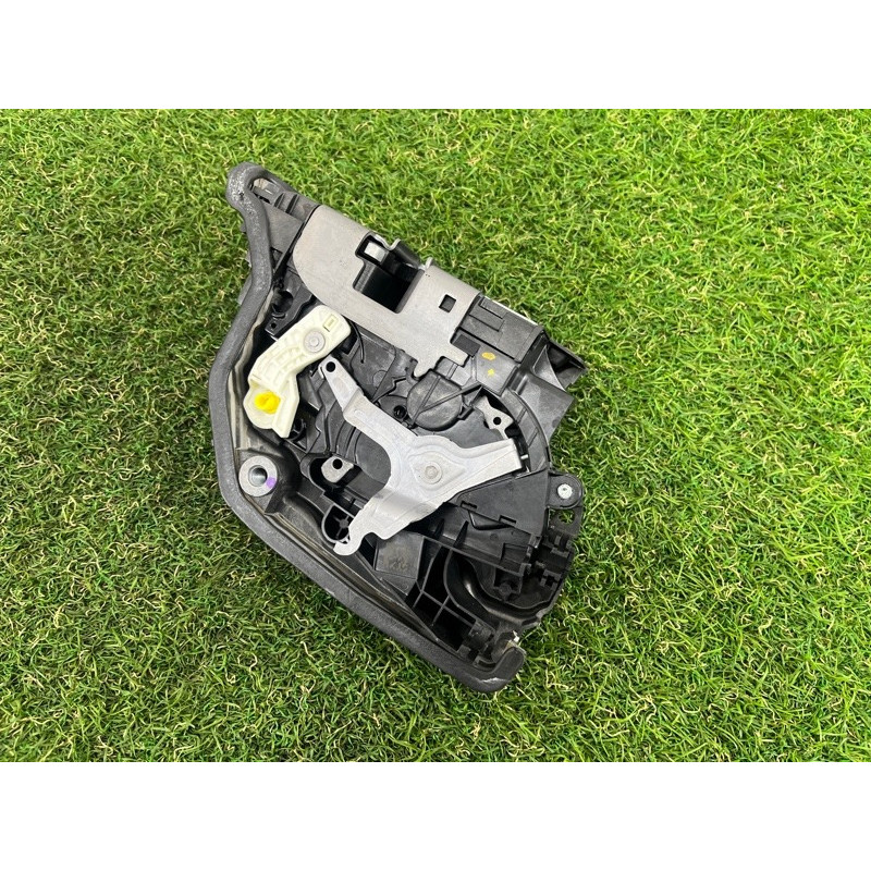 Замок двери (кузов и элементы) BMW 5-series G30 2017 2.0 B46B20 51217477688