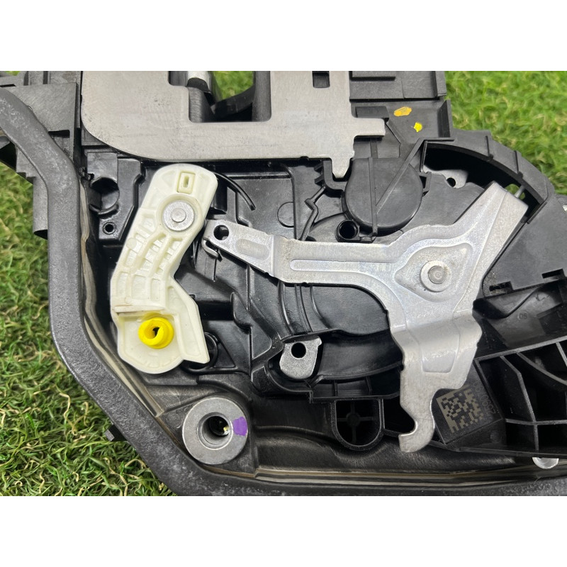 Замок двери (кузов и элементы) BMW 5-series G30 2017 2.0 B46B20 51217477688