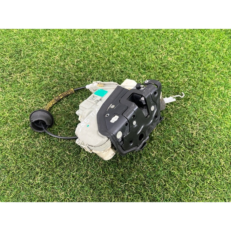 Замок двери (кузов и элементы) AUDI Q5 8R 2012 3.2 CALB 8J1837015D