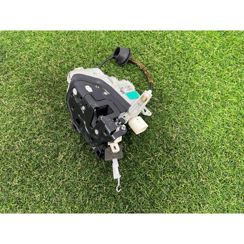 Замок двери (кузов и элементы) AUDI Q5 8R 2012 3.2 CALB 8J1837015D