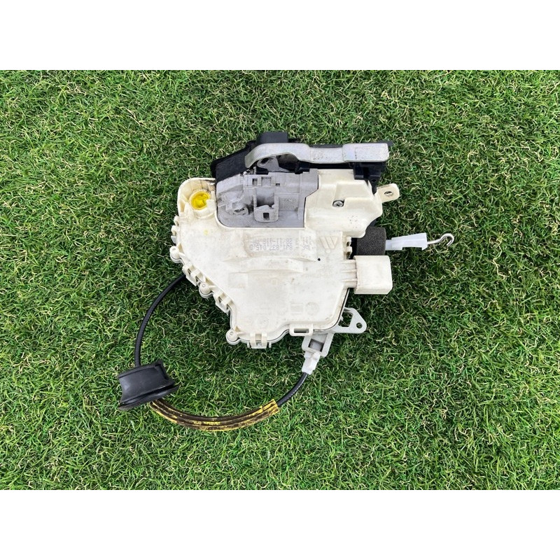 Замок двери (кузов и элементы) AUDI Q5 8R 2012 3.2 CALB 8J1837015D