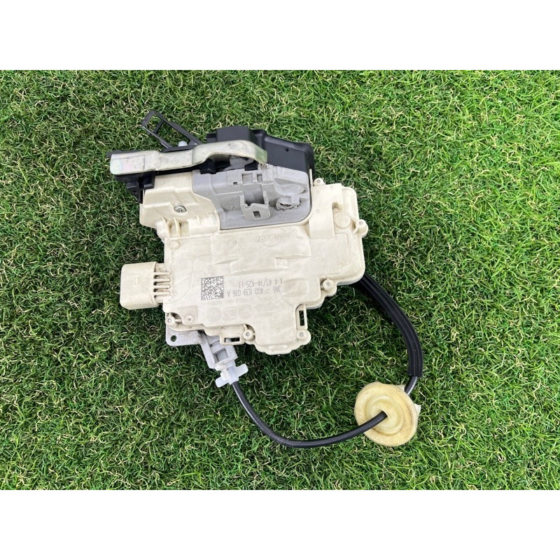 Замок двери (кузов и элементы) Volkswagen Touareg FL 2015 3.6 4G0839016A