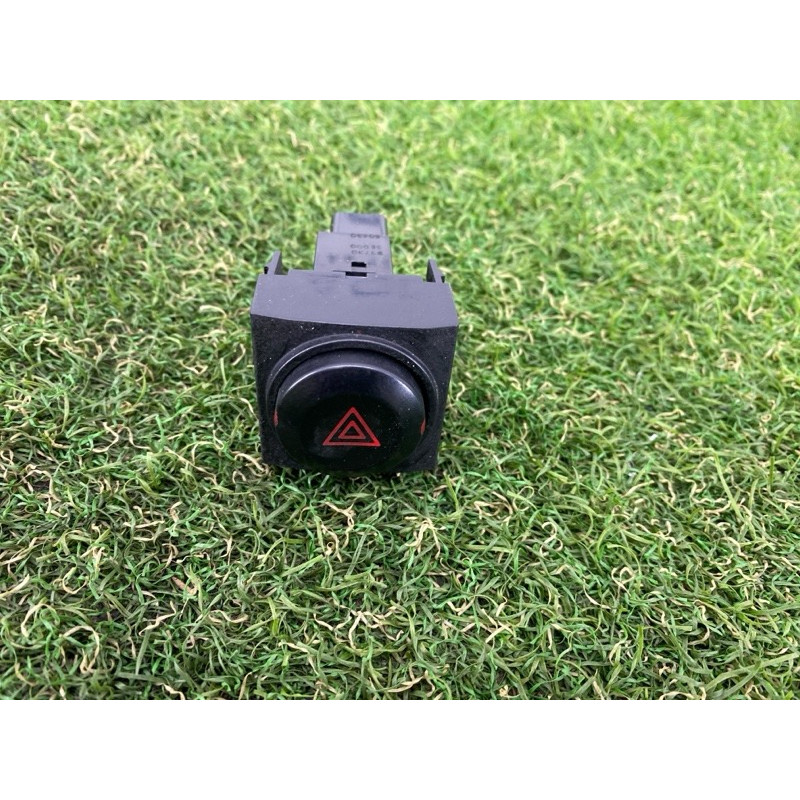 Кнопка аварийной сигнализации (электрика / кнопки) KIA Sorento BL 2005 2.5 CRDI 937303E000