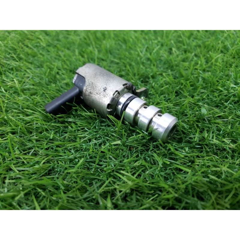 Клапан фазорегулятора (электрика двигателя) Volkswagen Passat B8 2016 1.8 06K115243B