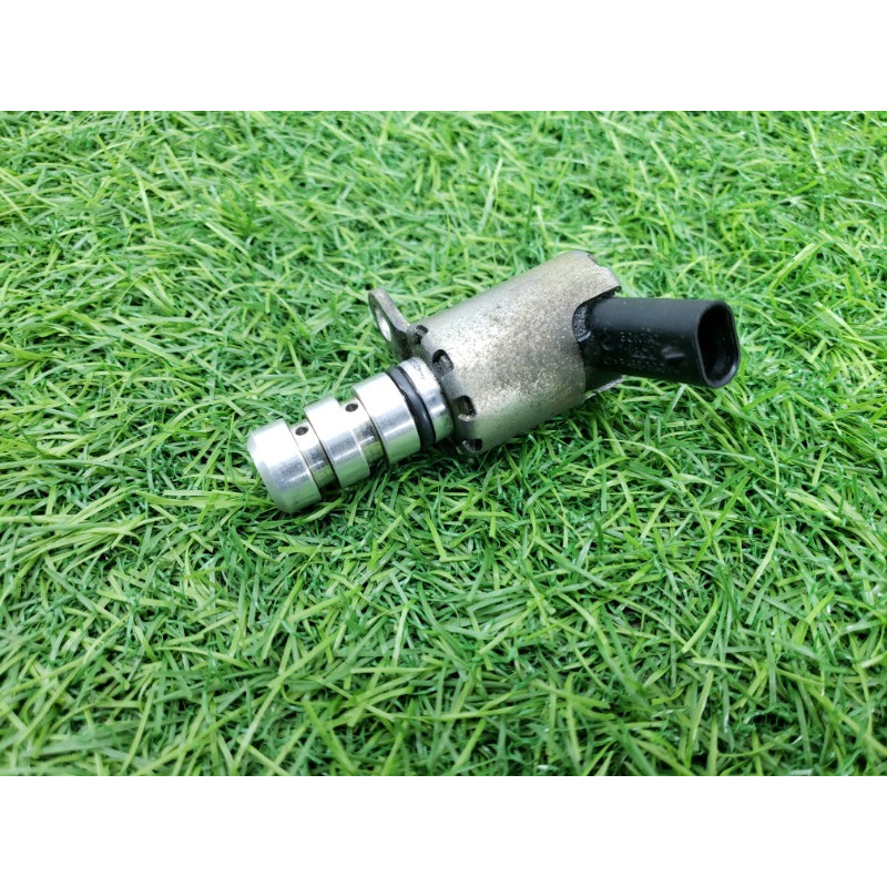 Клапан фазорегулятора (электрика двигателя) Volkswagen Passat B8 2016 1.8 06K115243B