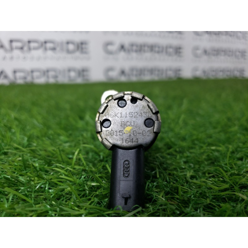 Клапан фазорегулятора (электрика двигателя) Volkswagen Passat B8 2016 1.8 06K115243B