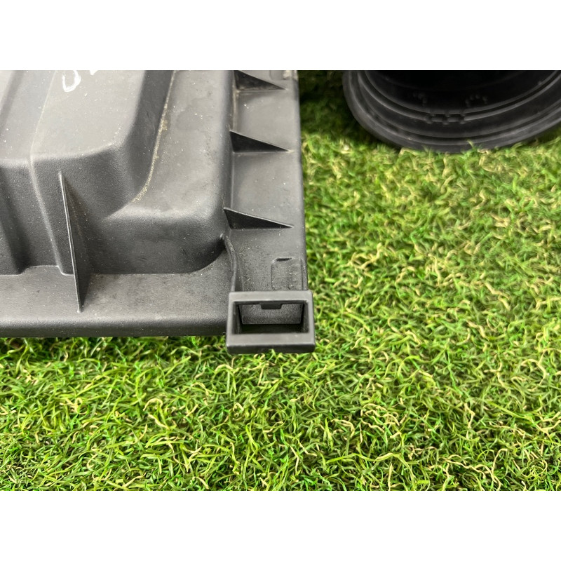 Крышка корпуса воздушного фильтра (впускная система) BMW X5 E70 2008 4.8 N62/TU 13717558725