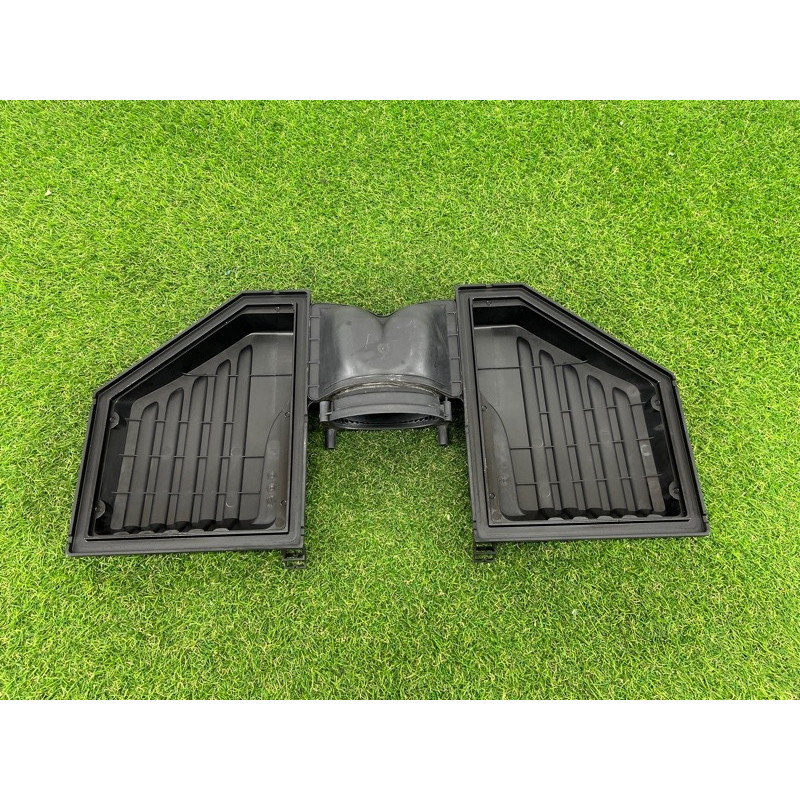 Крышка корпуса воздушного фильтра (впускная система) BMW X5 E70 2008 4.8 N62/TU 13717558725