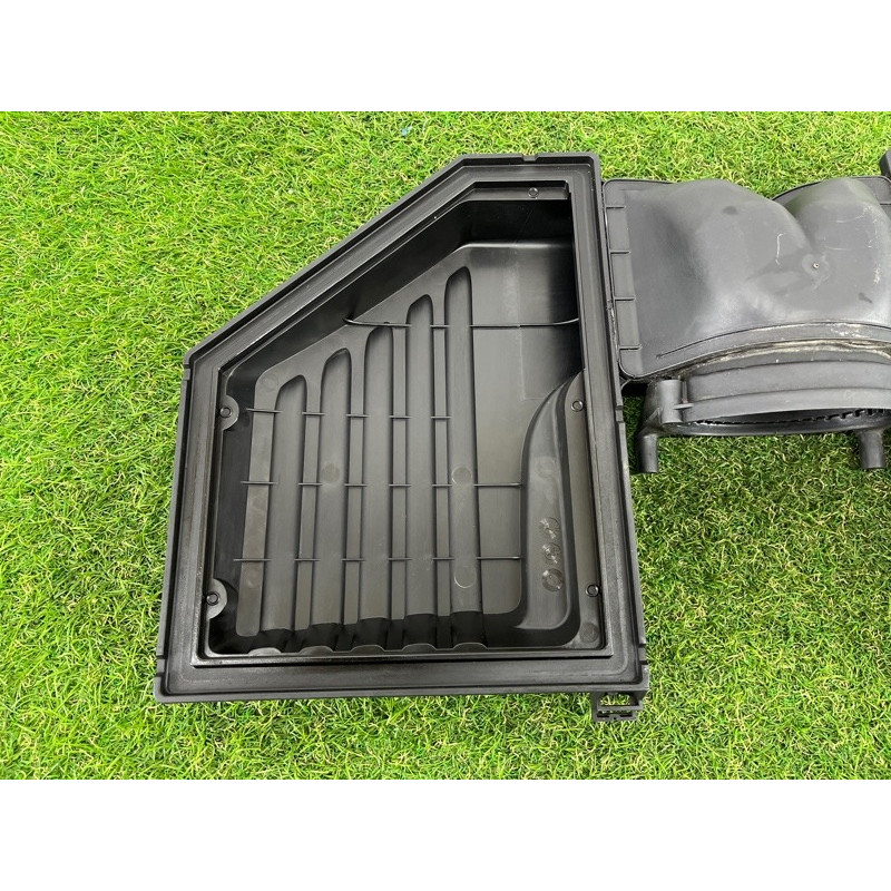 Крышка корпуса воздушного фильтра (впускная система) BMW X5 E70 2008 4.8 N62/TU 13717558725