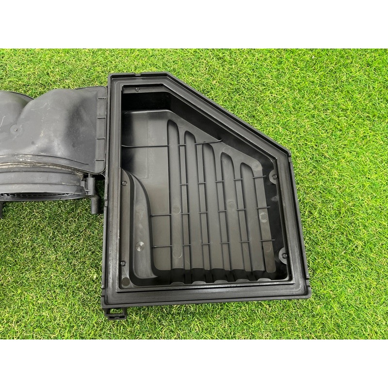 Крышка корпуса воздушного фильтра (впускная система) BMW X5 E70 2008 4.8 N62/TU 13717558725