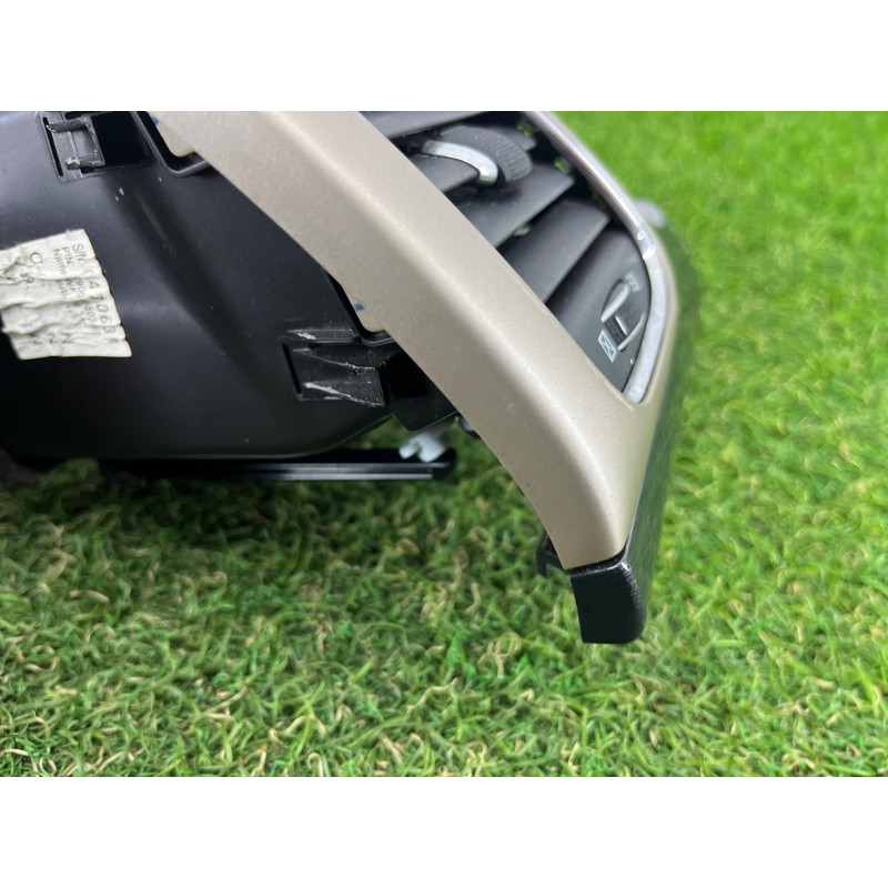 Дефлектор воздуховода (салон) Jeep Grand Cherokee WK2 2016 3.6 1UE23LS5AB