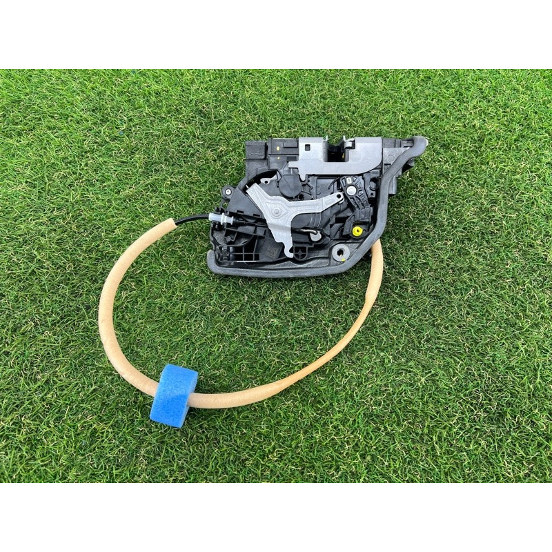 Замок двери (кузов и элементы) BMW 5-series G30 2017 2.0 B46B20 51227281941