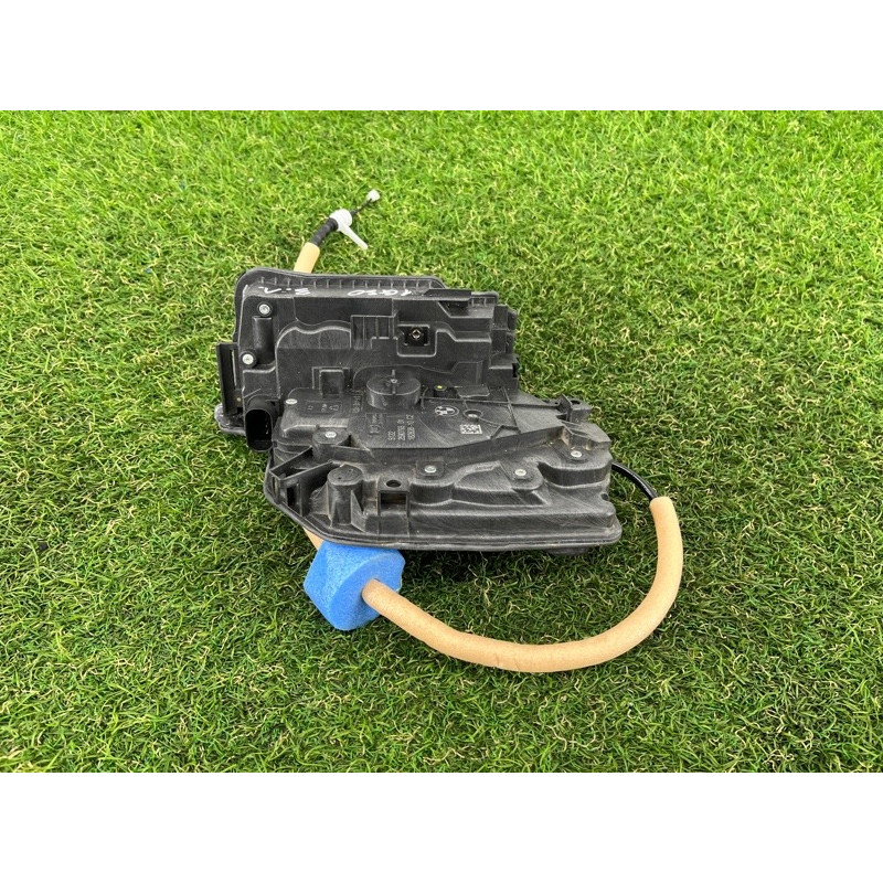 Замок двери (кузов и элементы) BMW 5-series G30 2017 2.0 B46B20 51227281941